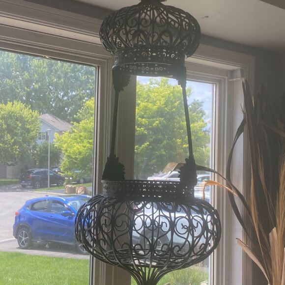 (VHD) Vintage .Iron Hanging Lantern. Rare Find. - Picture 3 of 11